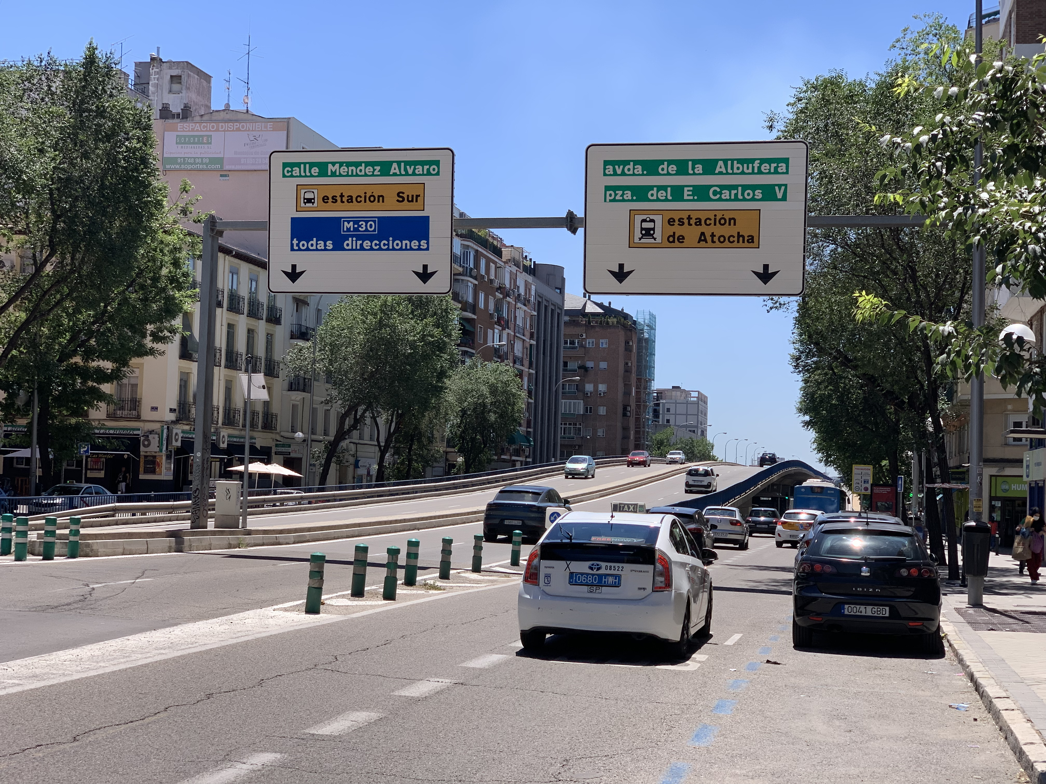 Imagen del puente de Pacífico donde en la segunda fase del proyecto se remodelará la calle Doctor Esquerdo entre la avenida Ciudad de Barcelona y la plaza del Conde de Casal